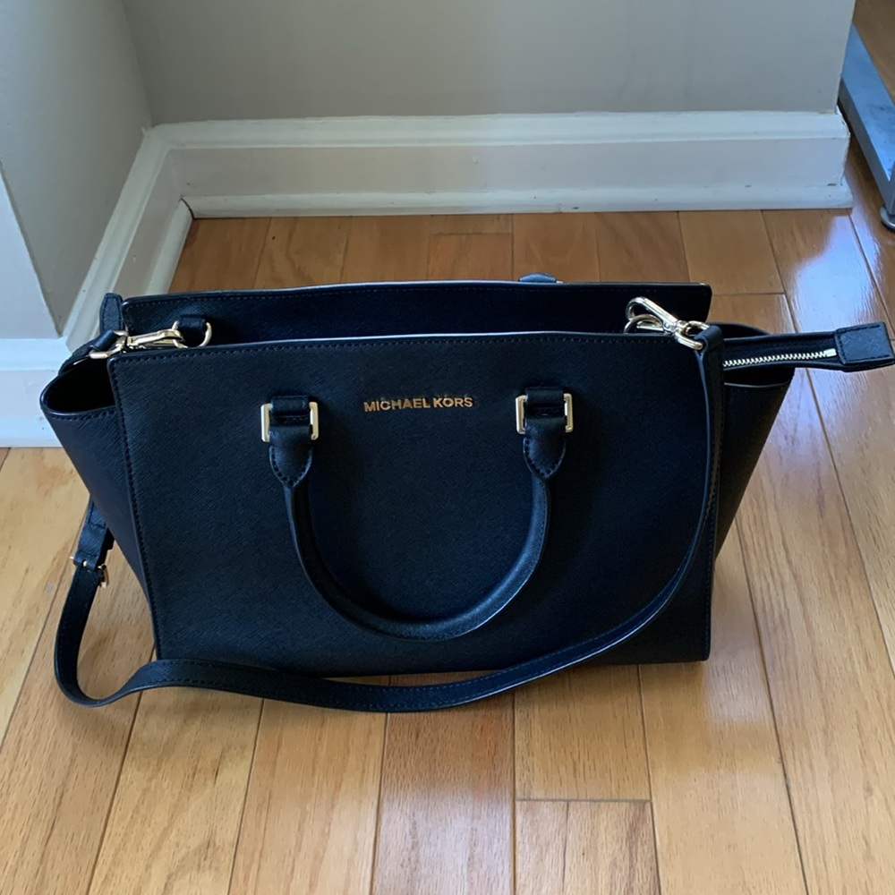 Michael Kors Selma Tote - Picture 9 of 13